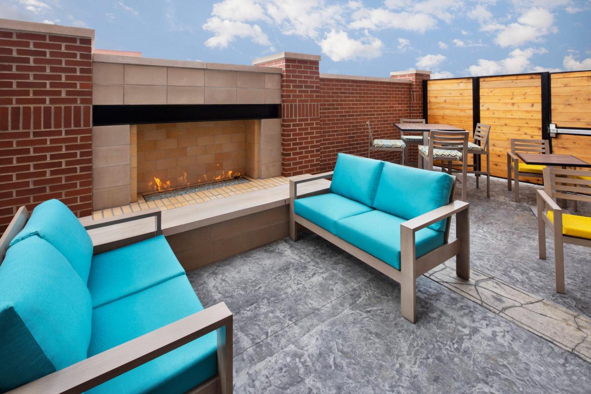 Courtyard By Marriott Cape Girardeau Downtown Hotel Exterior foto
